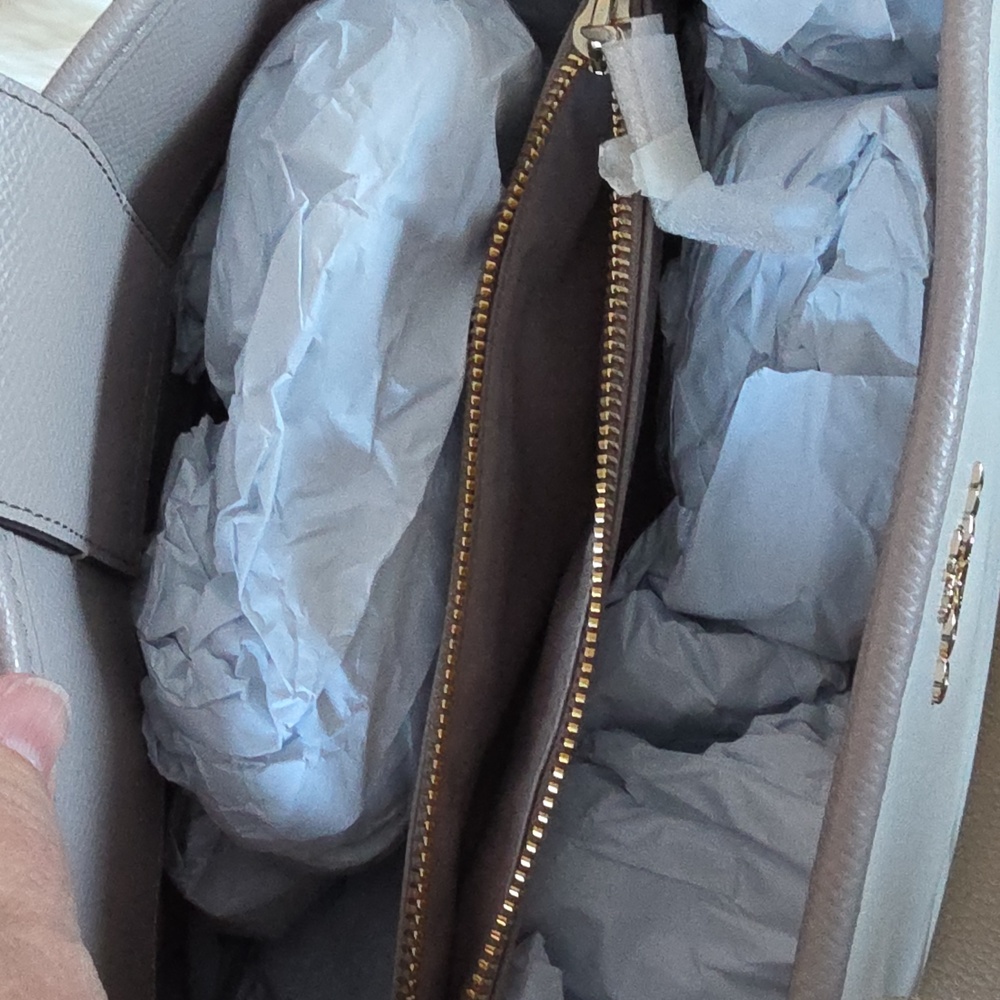 Beautiful NWT Coach Colorblock Small Margot Leather Bag ❤️🎁 - Picture 14 of 16